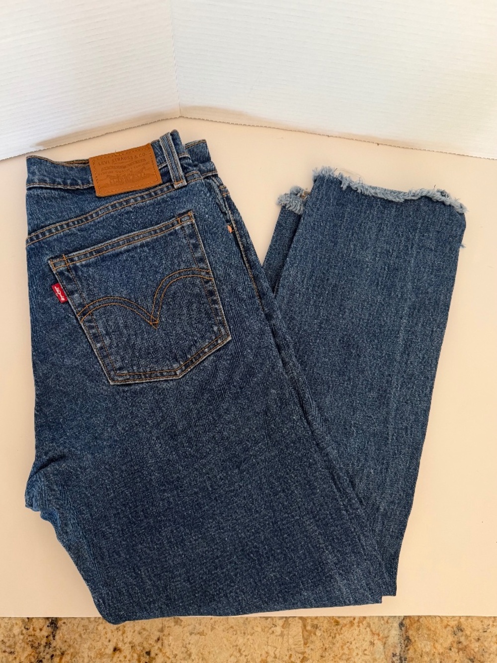 LEVI’S PREMIUM Wedgie Straight Cropped Jeans 28